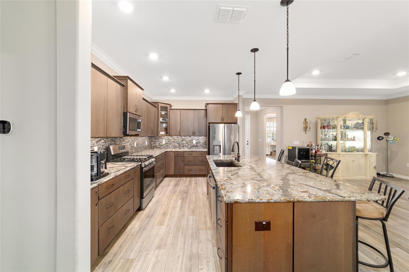 ON TOP OF THE WORLD - Residential