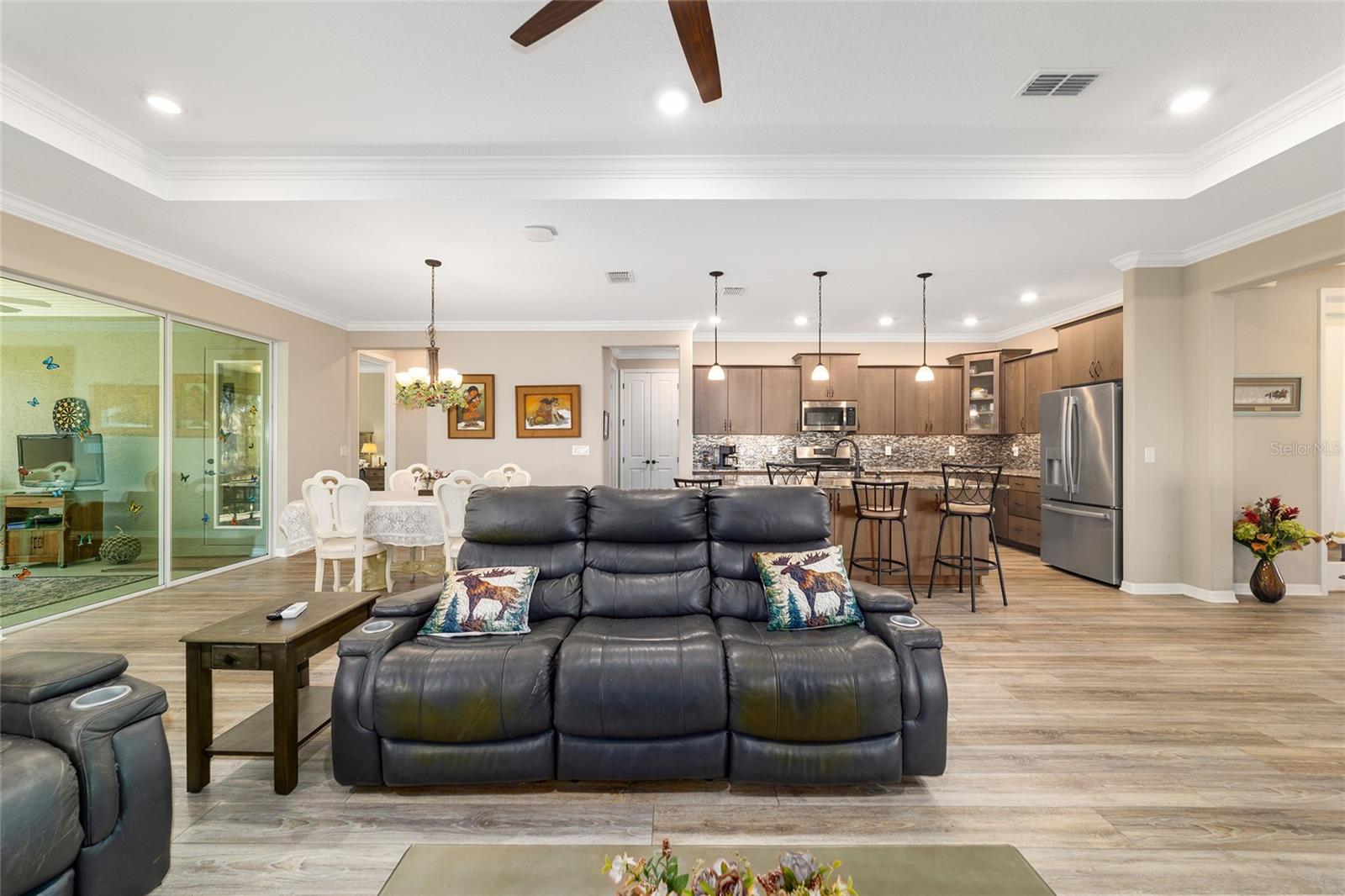 ON TOP OF THE WORLD - Residential