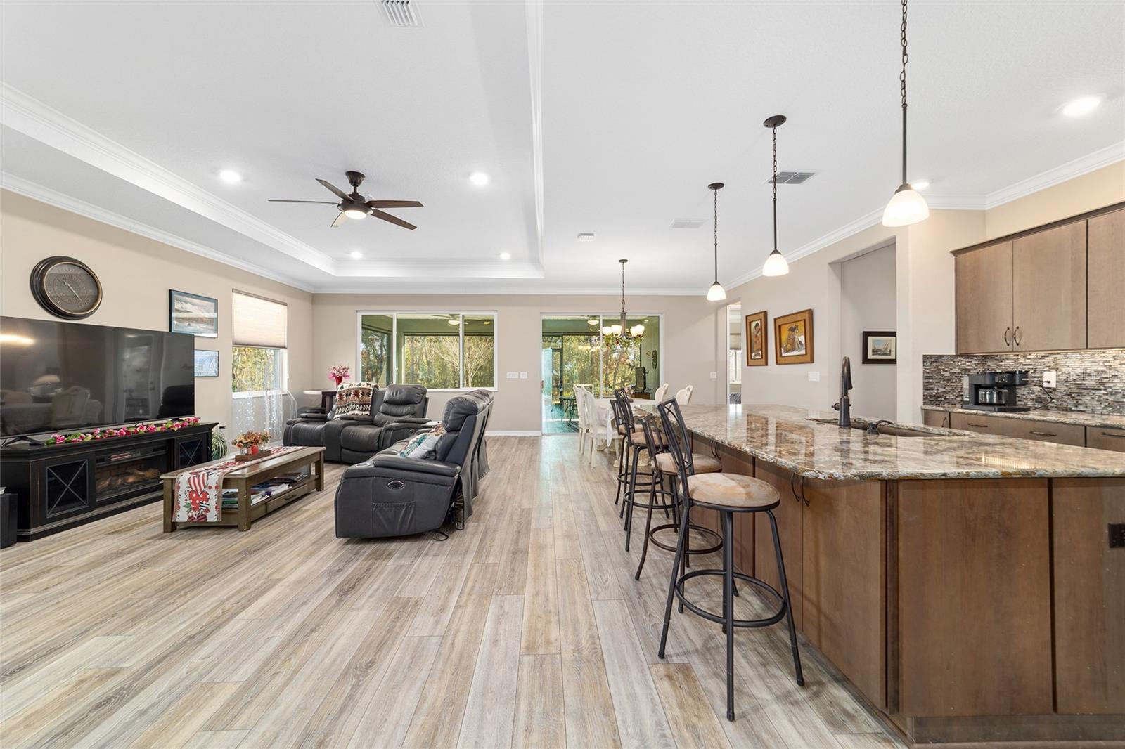 ON TOP OF THE WORLD - Residential