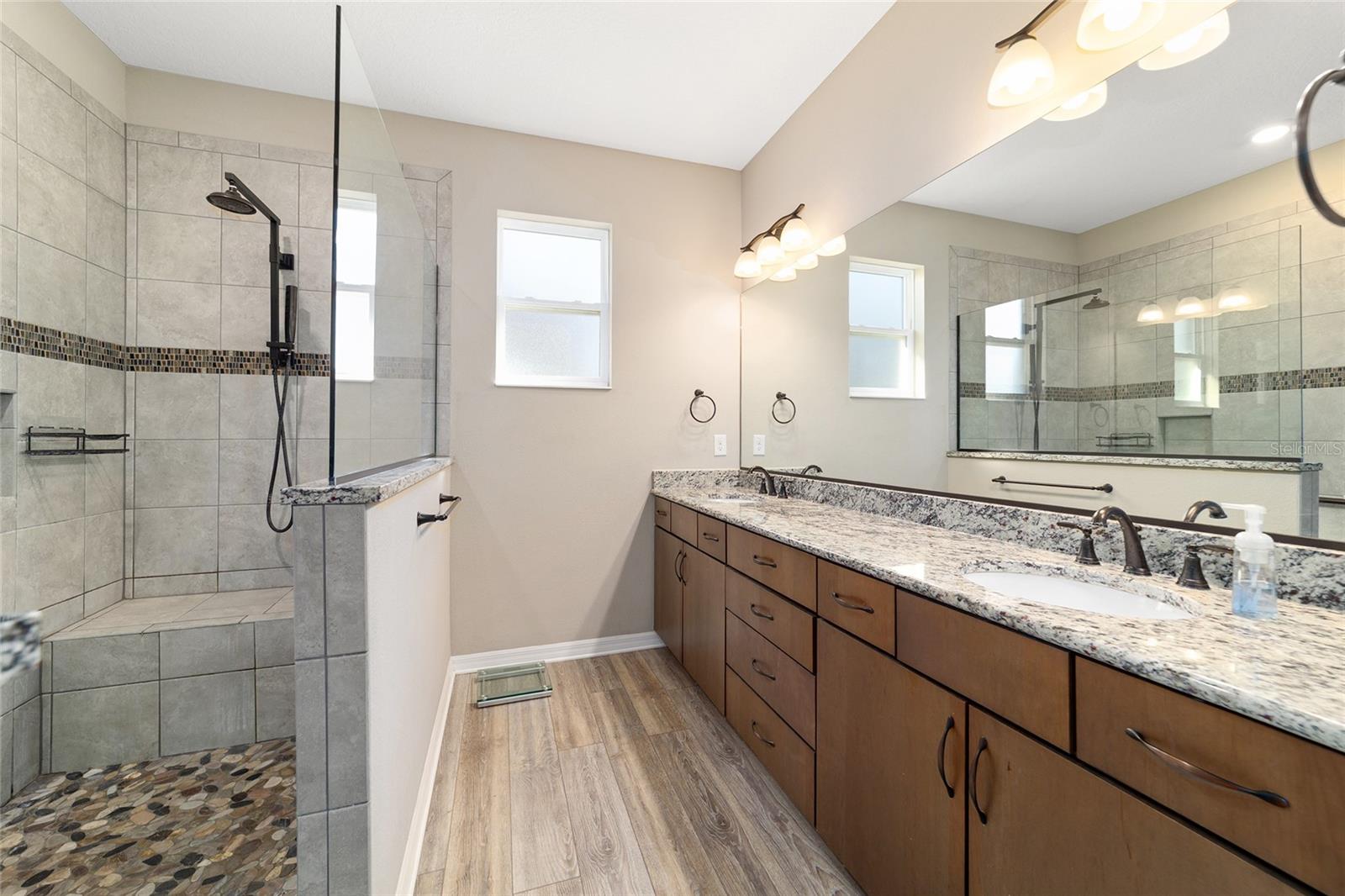 ON TOP OF THE WORLD - Residential