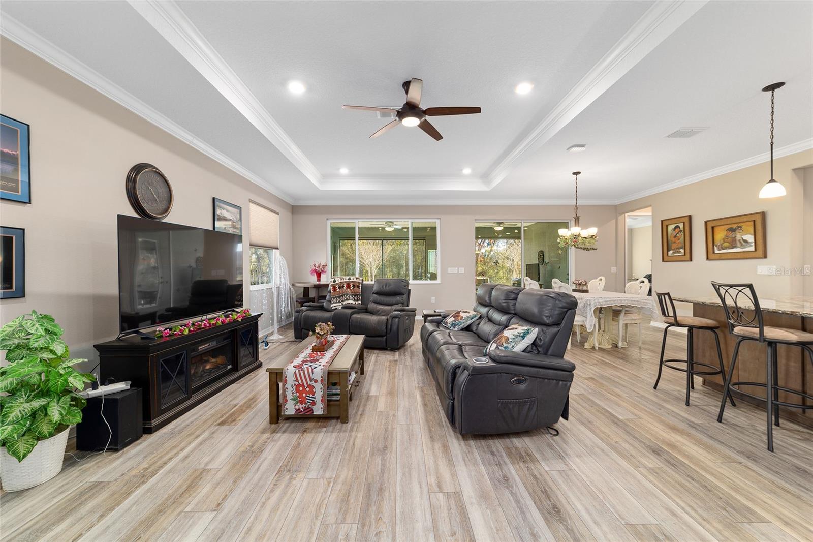 ON TOP OF THE WORLD - Residential