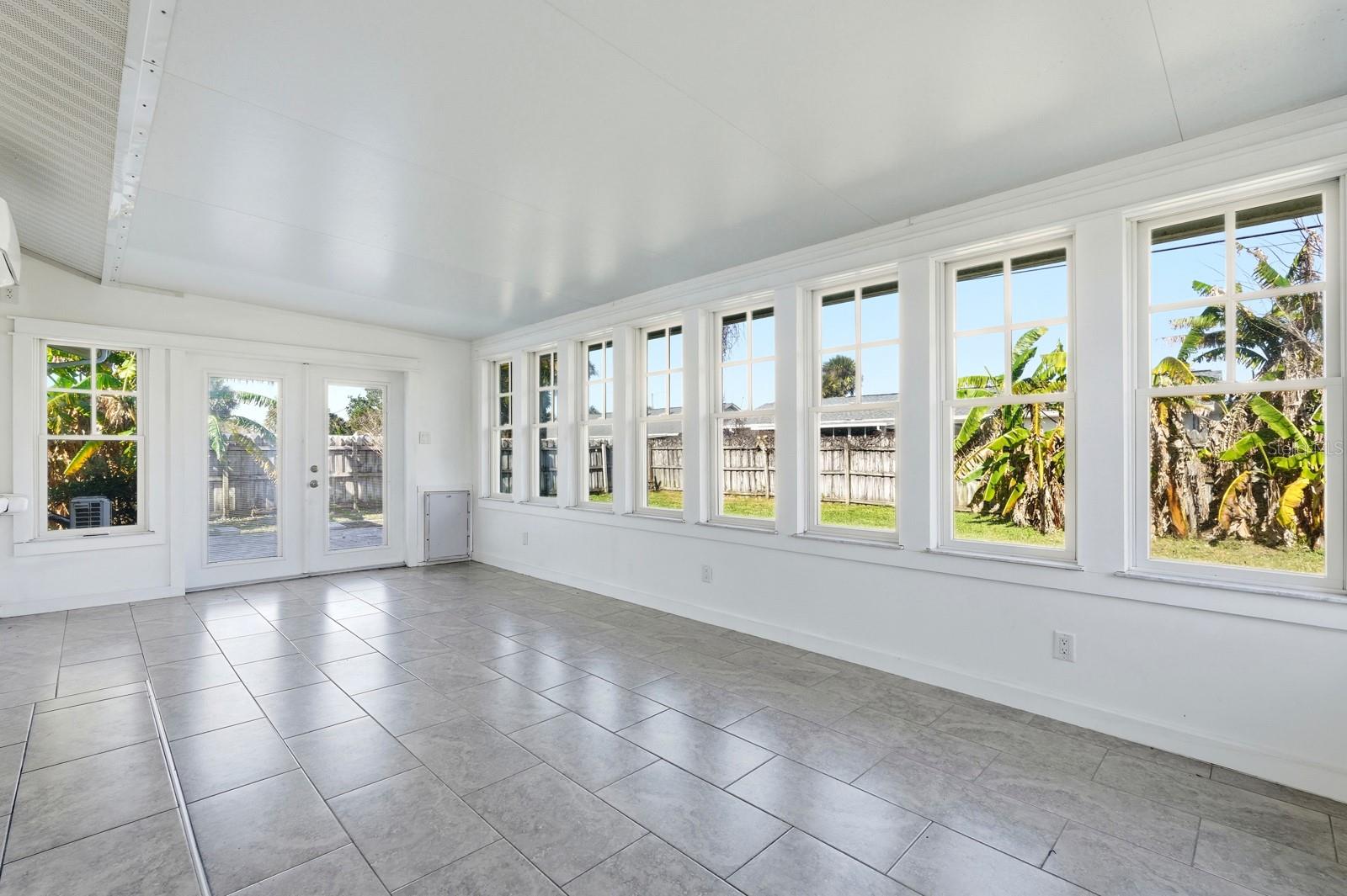 ORMOND BEACH PLAZA - Residential