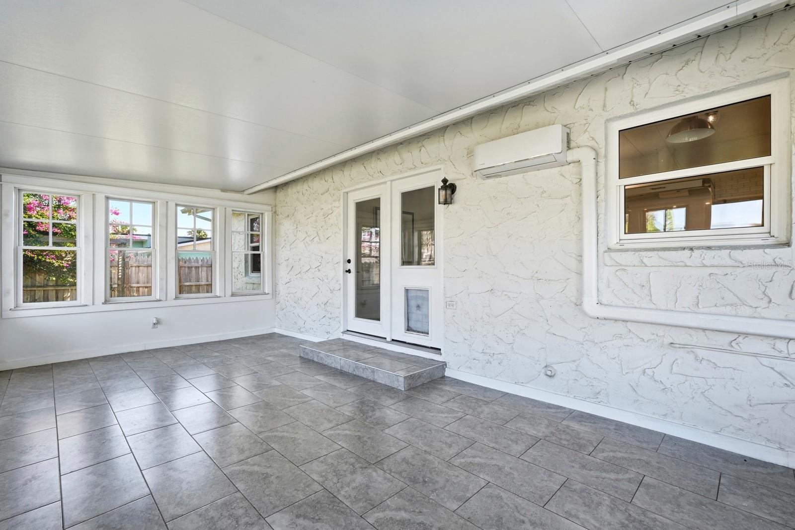 ORMOND BEACH PLAZA - Residential