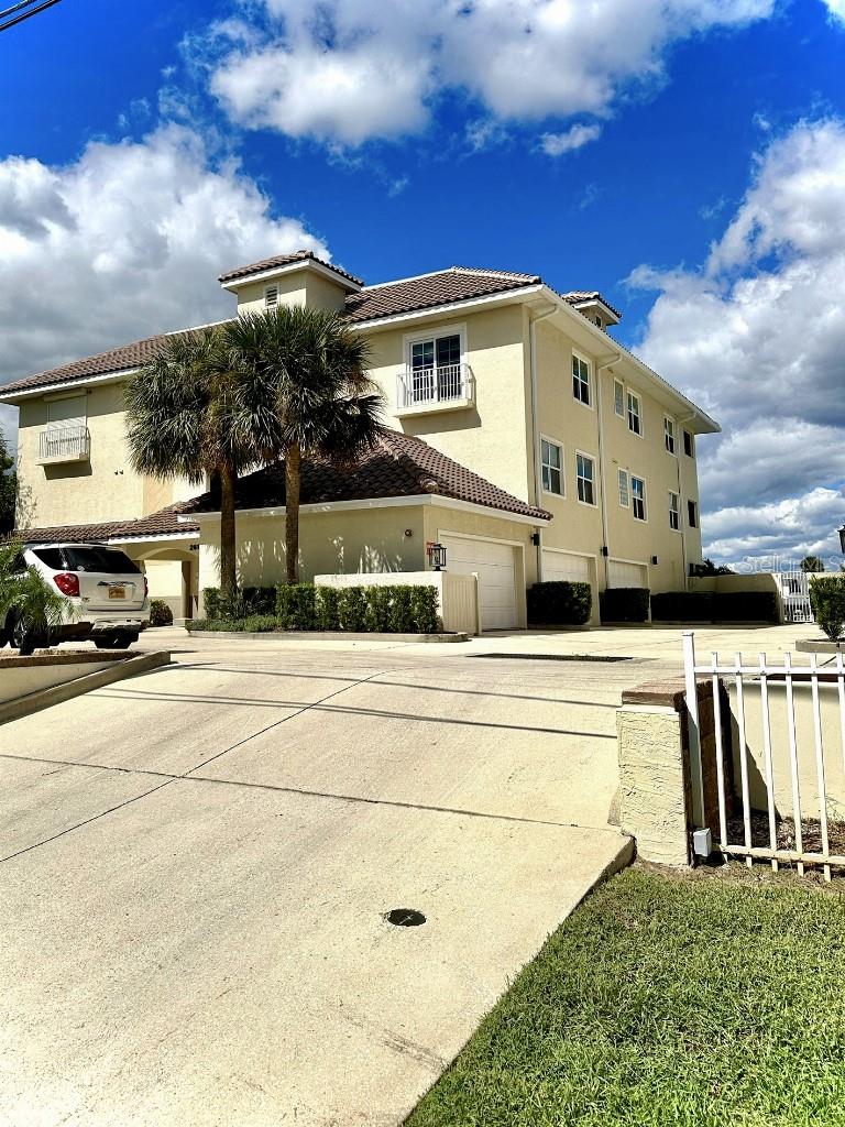 Flores Del Rio Condo - Residential