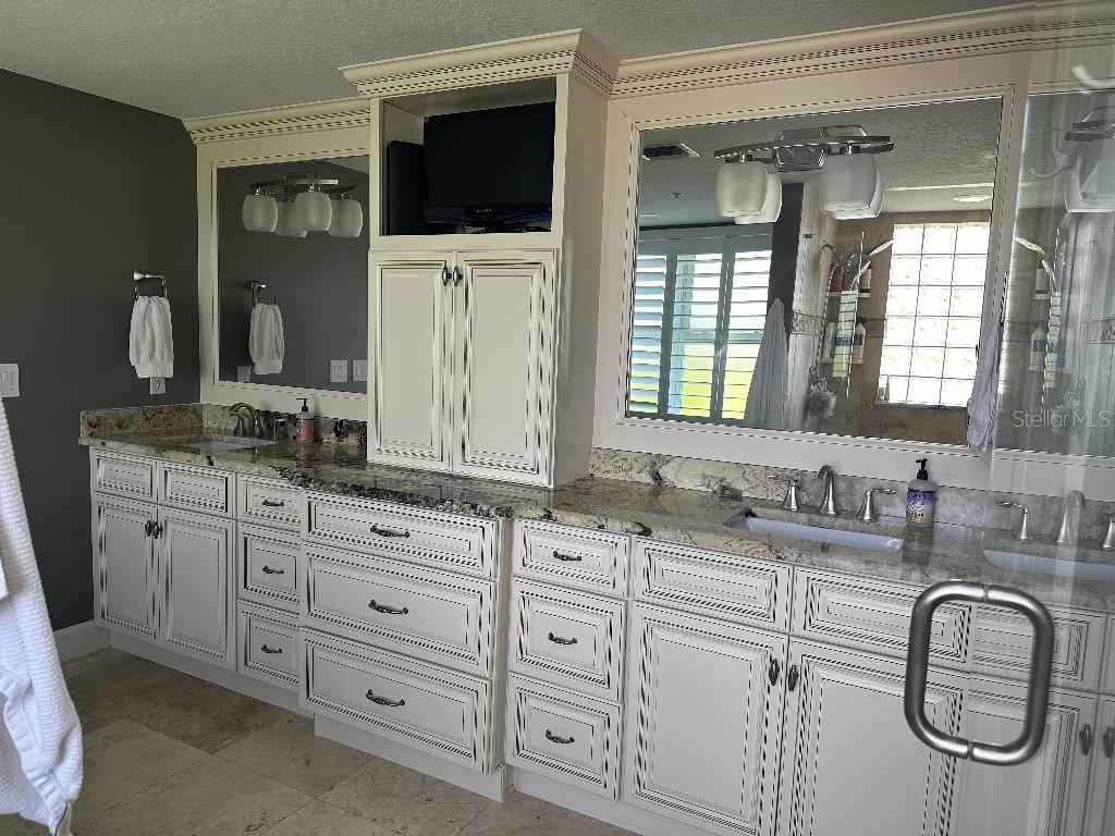 Flores Del Rio Condo - Residential