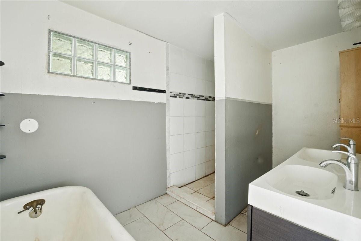 DAYTONA NORTH - Residential