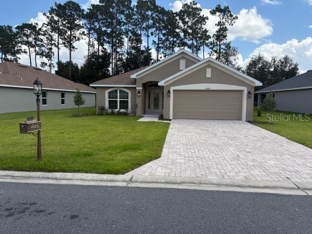 NEW CONSTRUCTION - WELCOME TO THE EXQUISITE GOLFING COMMUNITY OF JULIETTE FALLS LOCATED OFF WEST HIGHWAY 40 IN DUNNELLON. JULIETTE FALLS HAS BEEN CONSISTENTLY RANKED IN THE TOP 10 PUBLIC GOLF COURSES IN THE STATE OF FLORIDA. A RECENT ARTICLE IN GOLF COAST MAGAZINE IS QUOTED CALLING JULIETTE FALLS “A GREAT PLACE TO GOLF, A BETTER PLACE TO LIVE.” ENJOY DINING AT THE CLUBHOUSE WITH DAILY MENU SPECIALS. MEMBERSHIP NOT REQUIRED TO ENJOY THE CLUBHOUSE/RESTAURANT
SPECIAL PROMOTION THRU 10/12/25 - PRICE REDUCED $20K WITH ADDITIONAL $20K IN FLEX MONEY.
THOUGHTFULLY LAID OUT SPLIT 4BED/2BTH OPEN FLOOR PLAN HOME COMES WITH MANY TASTEFUL UPGRADES INCLUDING, TILE WALK IN SHOWER IN MASTER BATH, VAULTED CEILINGS, UPGRADED SHAKER CABINETS W/PULL BARS, GRANITE COUNTERS IN KITCHEN AND BATH, STAINLESS APPLIANCES, WOOD LOOK TILE IN MAIN LIVING AREAS TO NAME A FEW. ALL THIS AND THE QUALITY YOU WOULD EXPECT FROM ADAMS HOMES ALONG WITH A BUILDERS 10 YEAR WARRANTY. RENDERINGS ARE FOR ILLUSTRATIVE PURPOSES ONLY, FINAL PRODUCT MAY VARY. PRE-APPROVAL FROM SELLER/BUILDERS PREFERRED LENDER IS REQUIRED AND STANDARD BANK CLOSING COSTS PAID WITH CLOSING FROM PREFERRED LENDER.