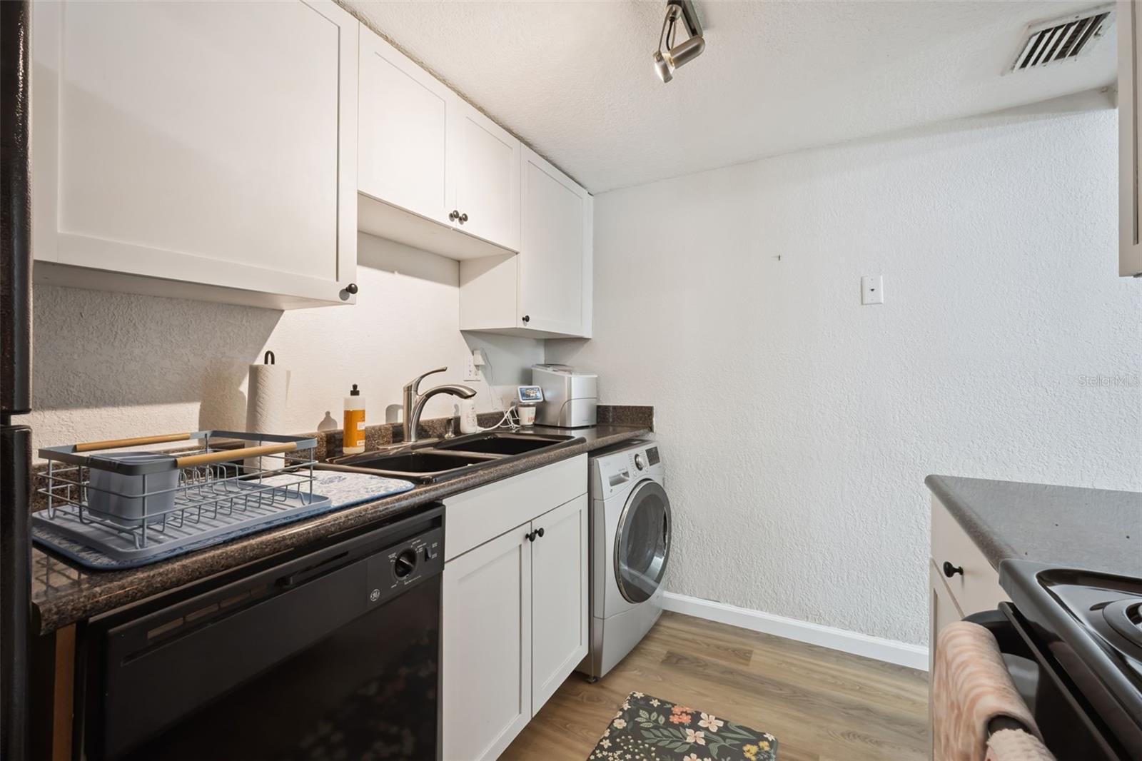 LA COSTA BRAVA LAKESIDE - Residential