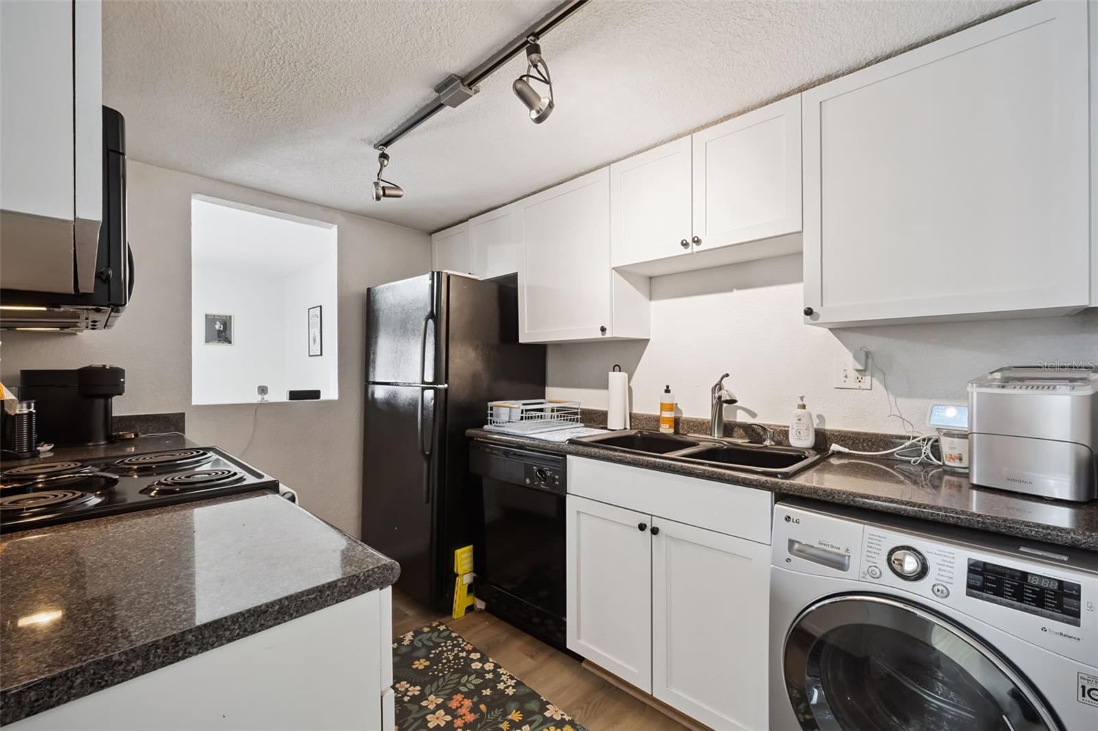 LA COSTA BRAVA LAKESIDE - Residential