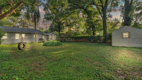 A home in LAKELAND