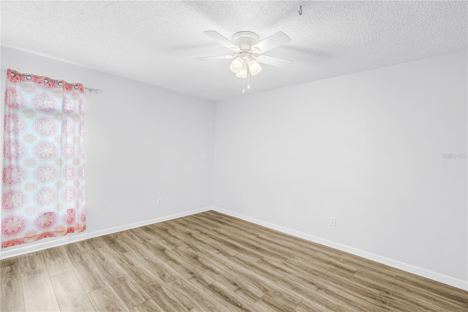 LAUREL OAK WOODS - Residential