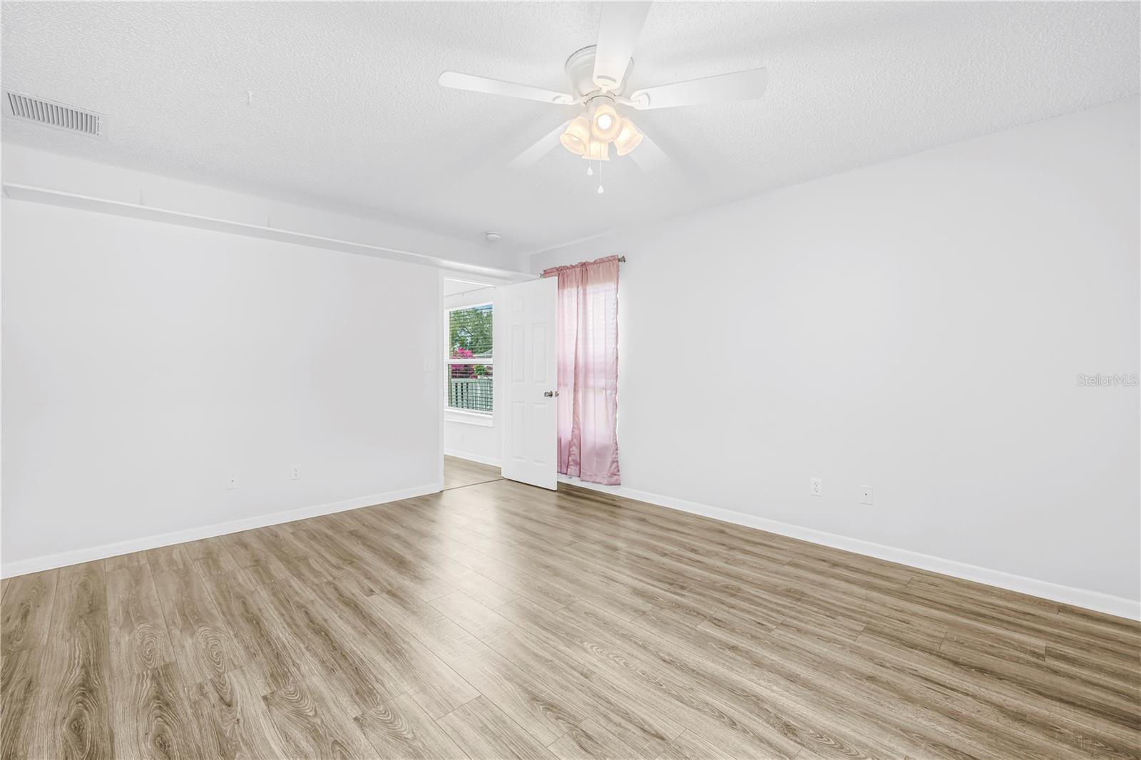 LAUREL OAK WOODS - Residential