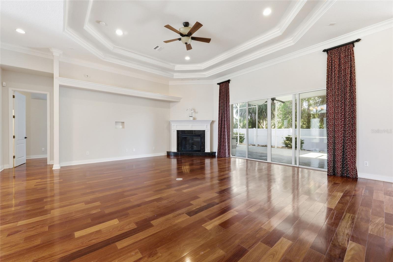 PINE LAKES - Residential