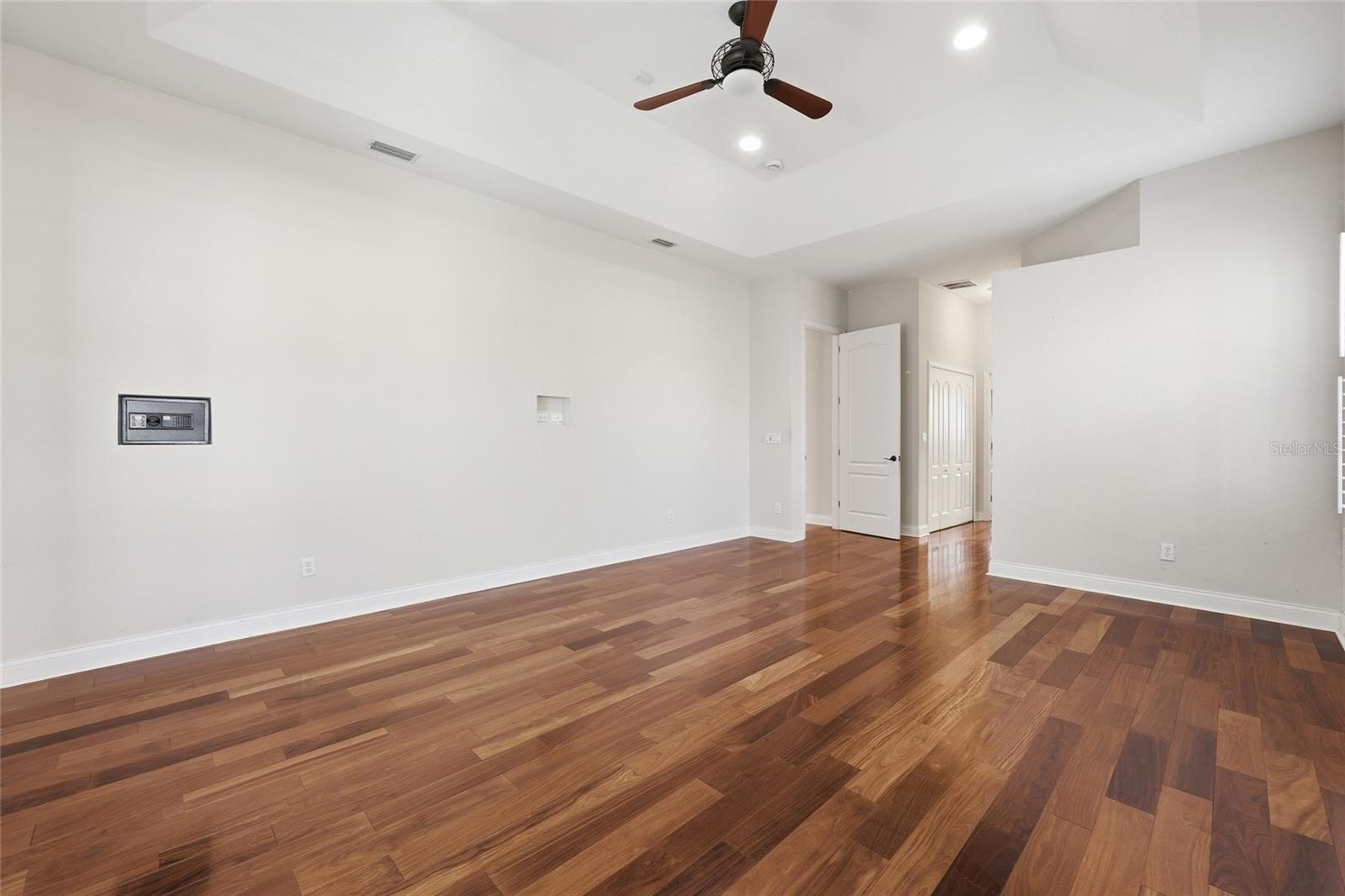 PINE LAKES - Residential