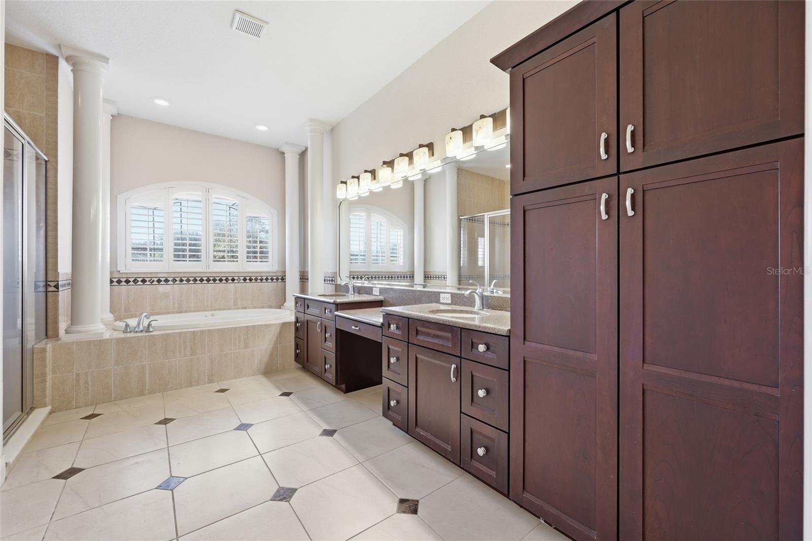 PINE LAKES - Residential