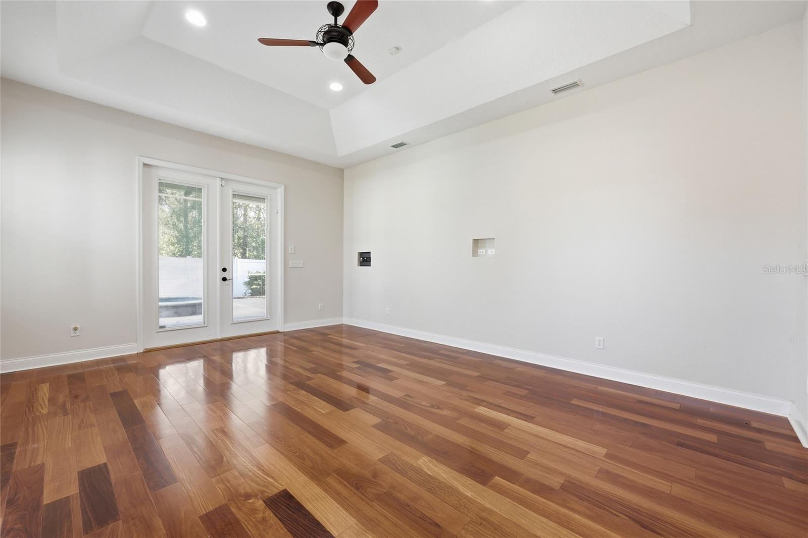 PINE LAKES - Residential