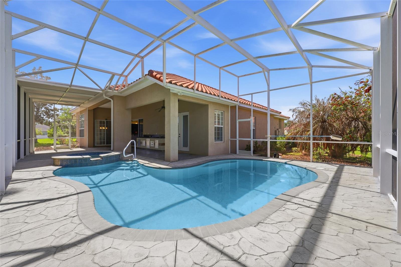 PINE LAKES - Residential