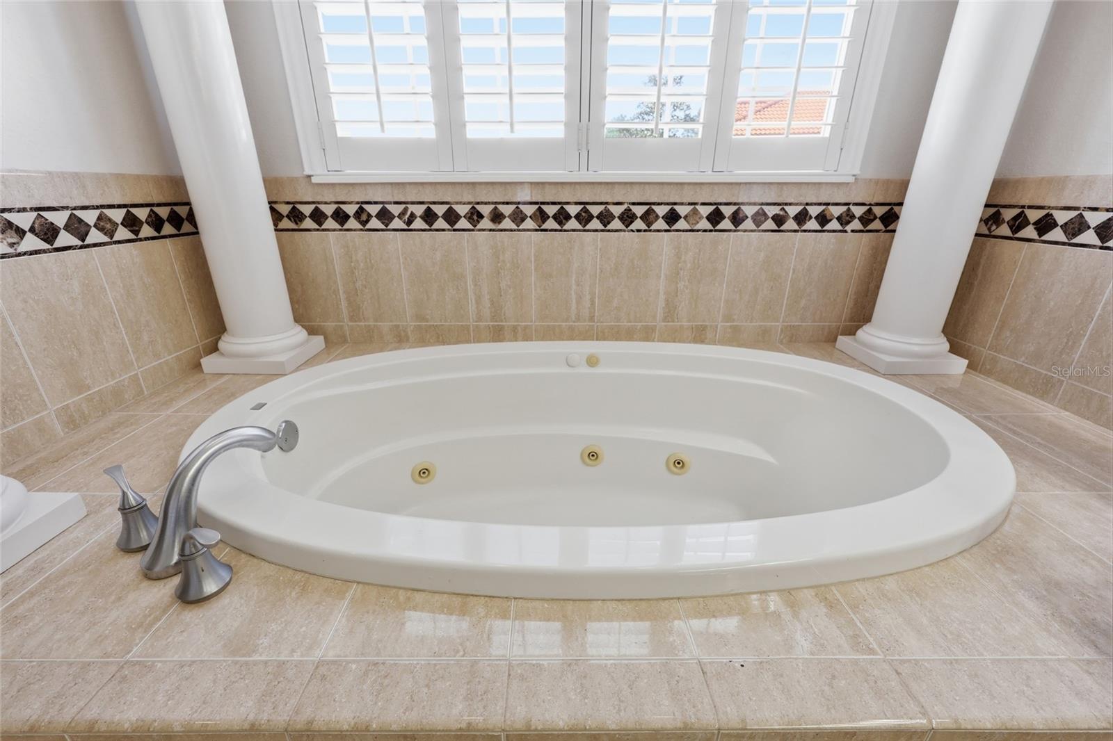 PINE LAKES - Residential