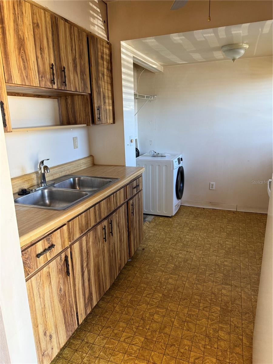 HILL CREST VILLAS - Residential