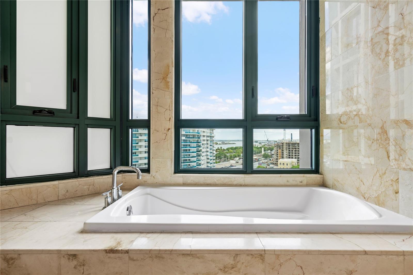 CARIBE PLAZA - Residential