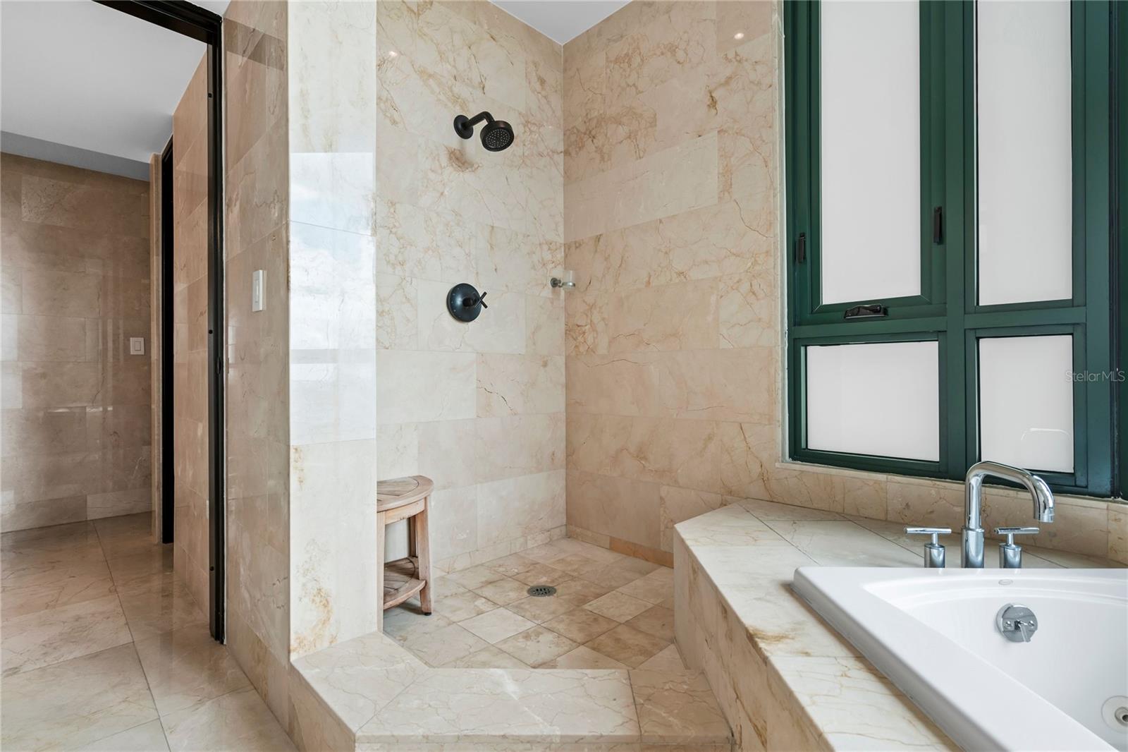 CARIBE PLAZA - Residential