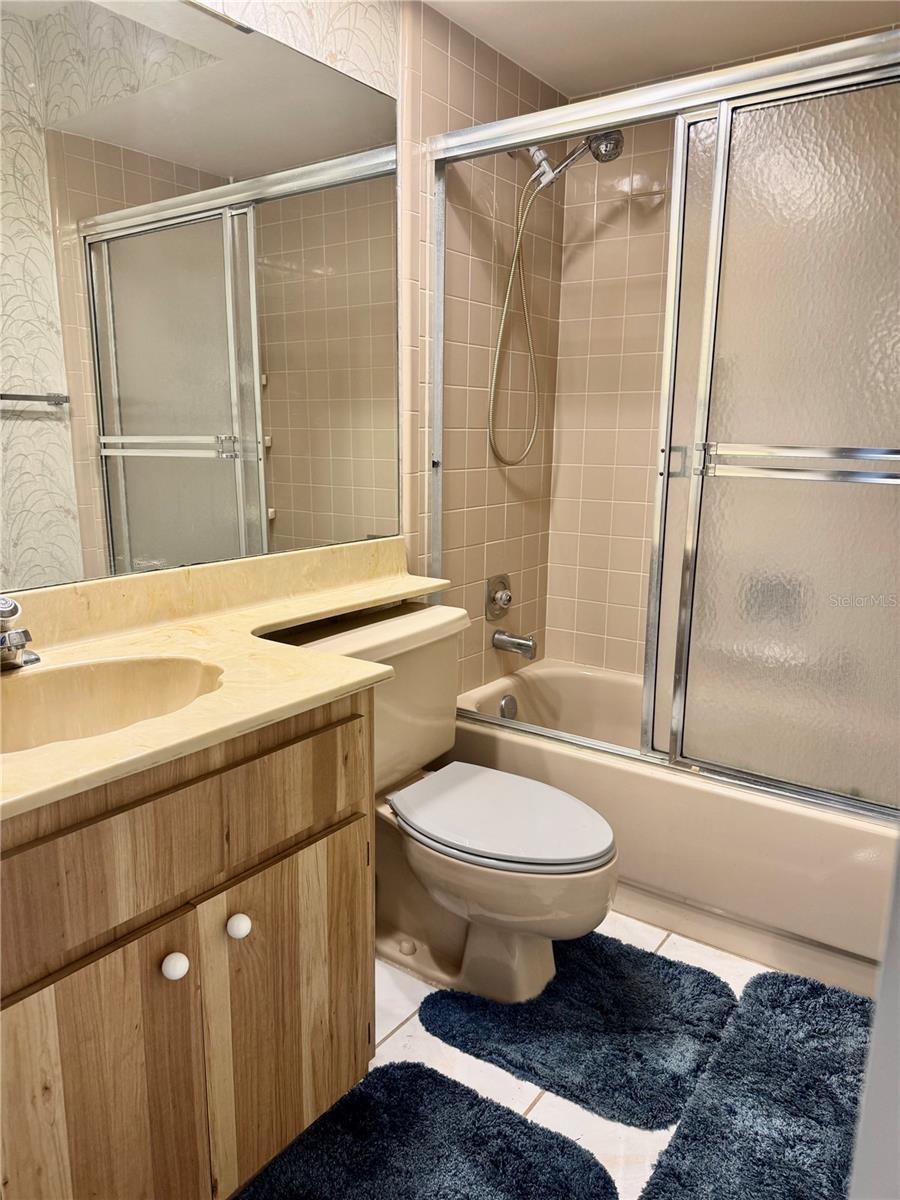 DOLLAR LAKE VILLAGE CONDO 01 - Residential
