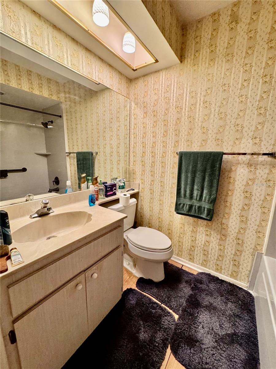 DOLLAR LAKE VILLAGE CONDO 01 - Residential