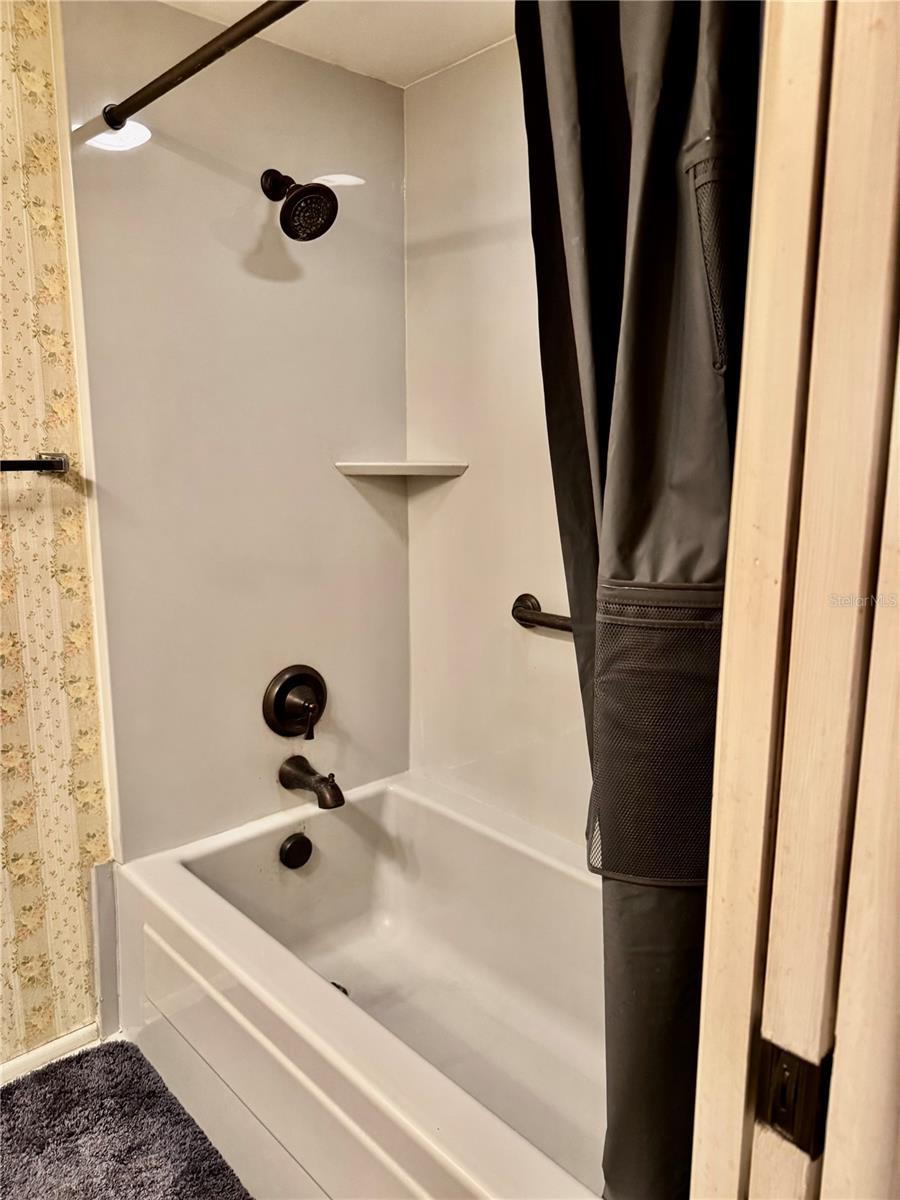 DOLLAR LAKE VILLAGE CONDO 01 - Residential