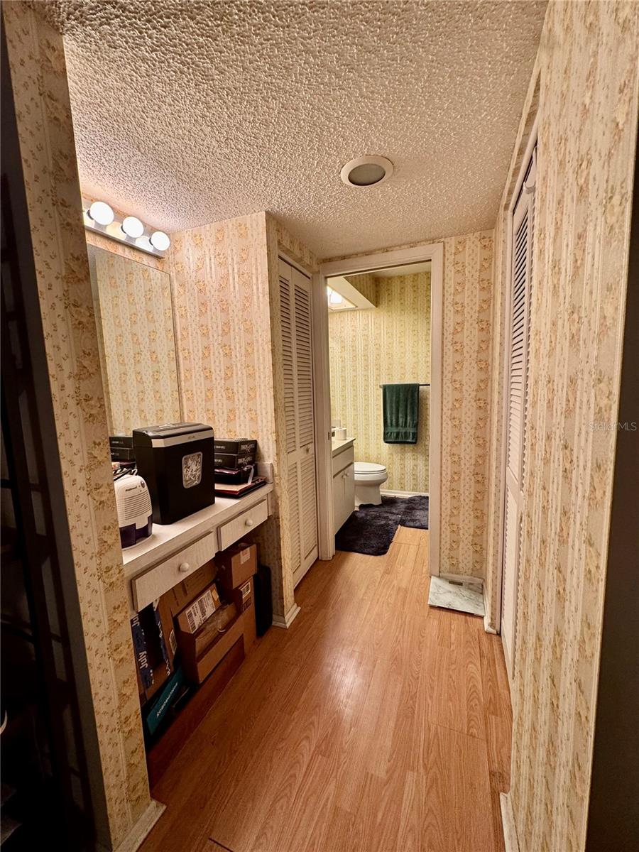 DOLLAR LAKE VILLAGE CONDO 01 - Residential