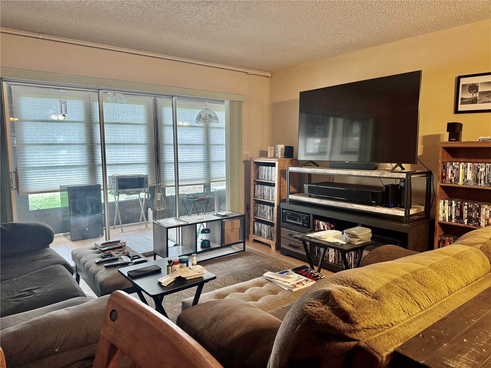 DOLLAR LAKE VILLAGE CONDO 01 - Residential
