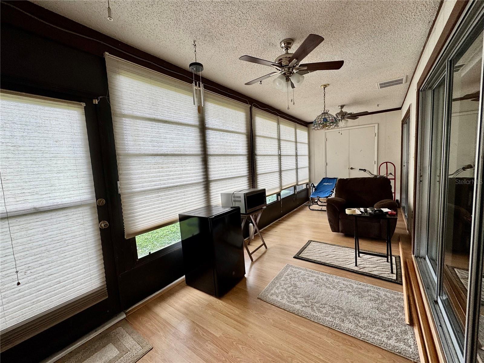 DOLLAR LAKE VILLAGE CONDO 01 - Residential