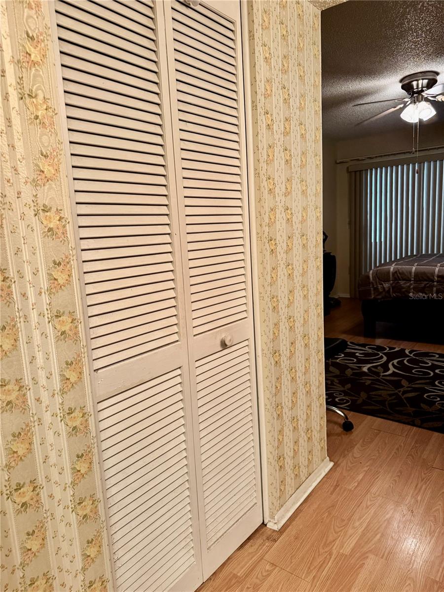 DOLLAR LAKE VILLAGE CONDO 01 - Residential