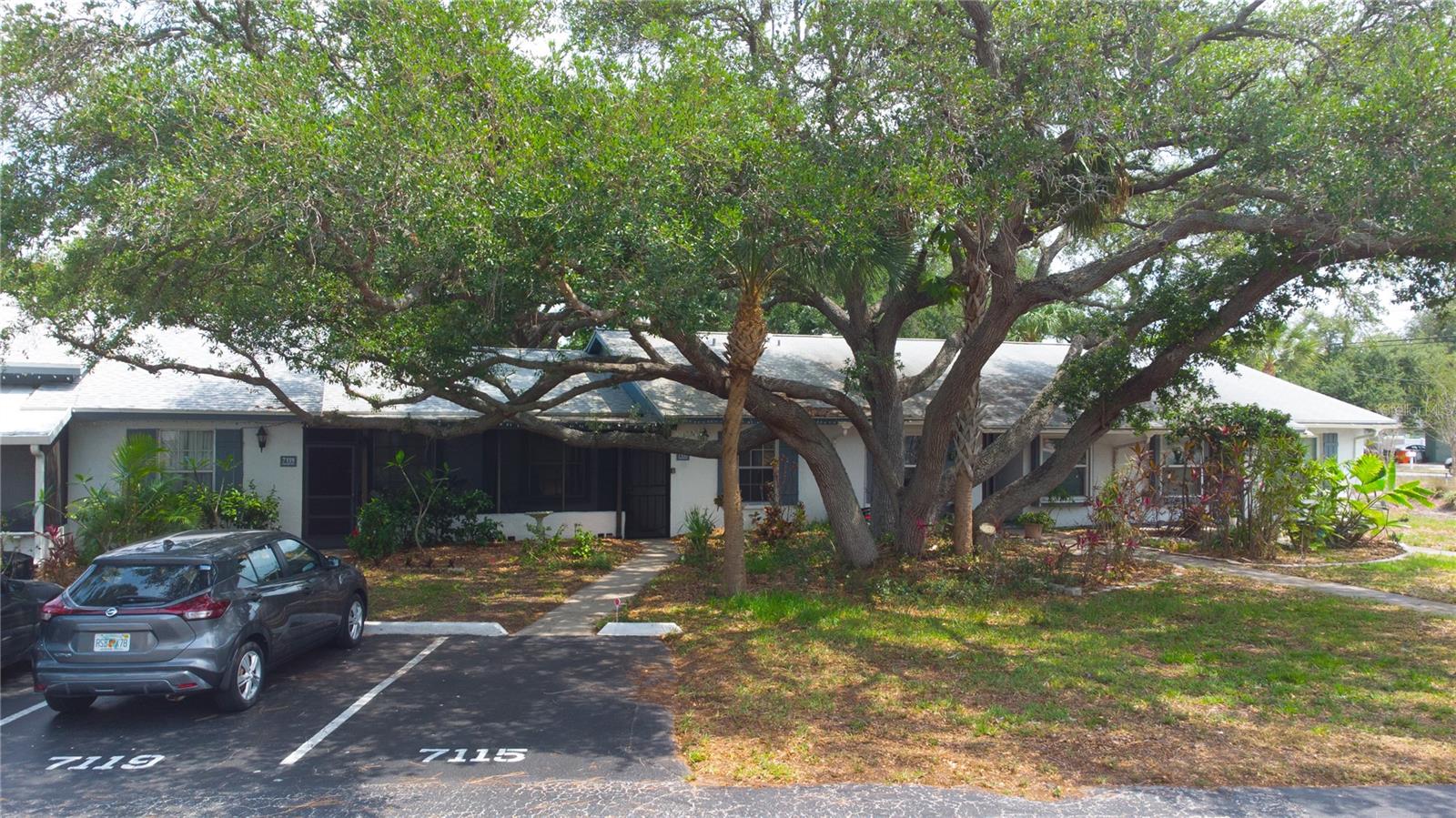 PARKSIDE VILLAS - Residential
