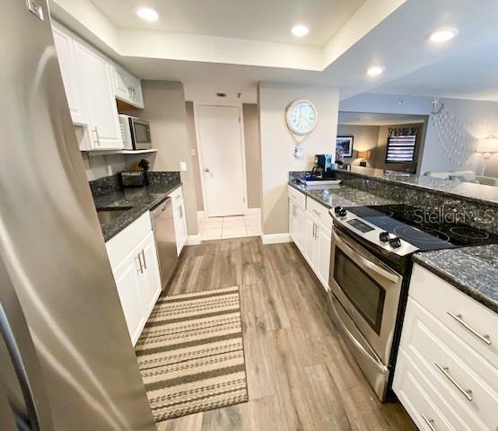 AVIGNON VILLAS - Residential Lease