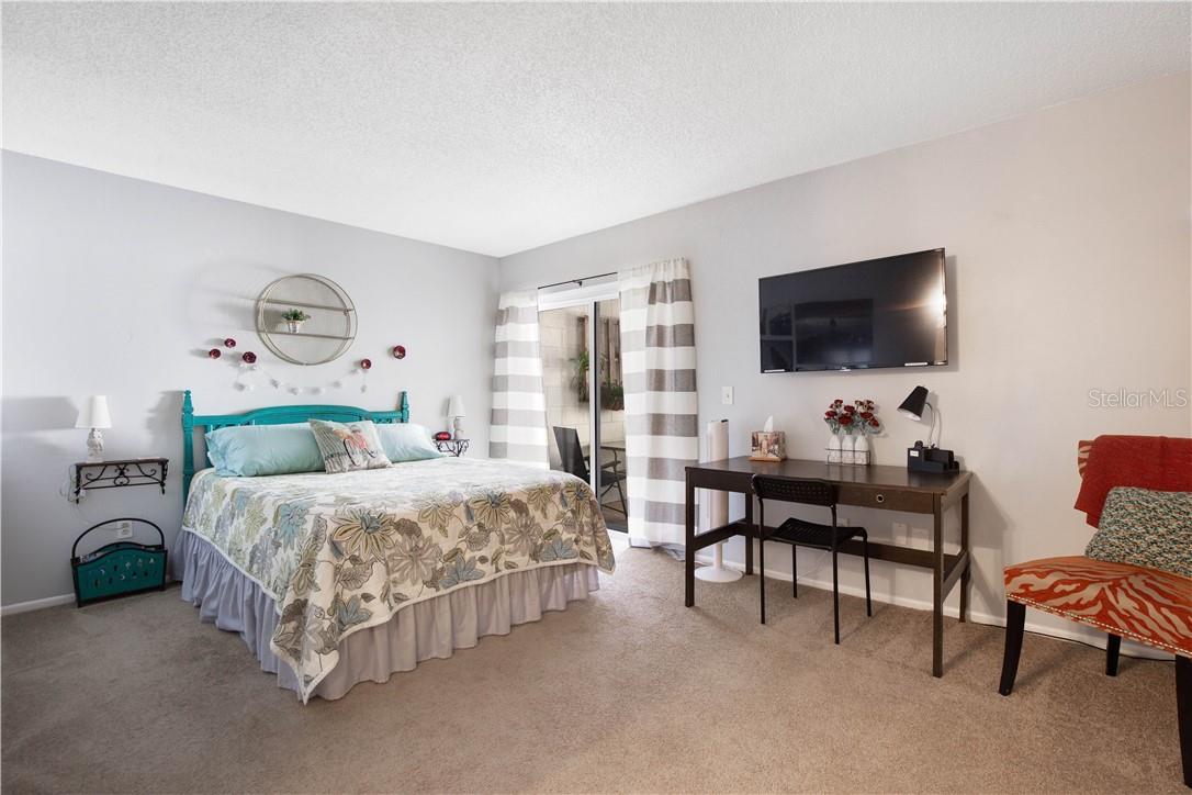 FLORIDA CENTER WINDHOVER RESIDENCE - Residential Income