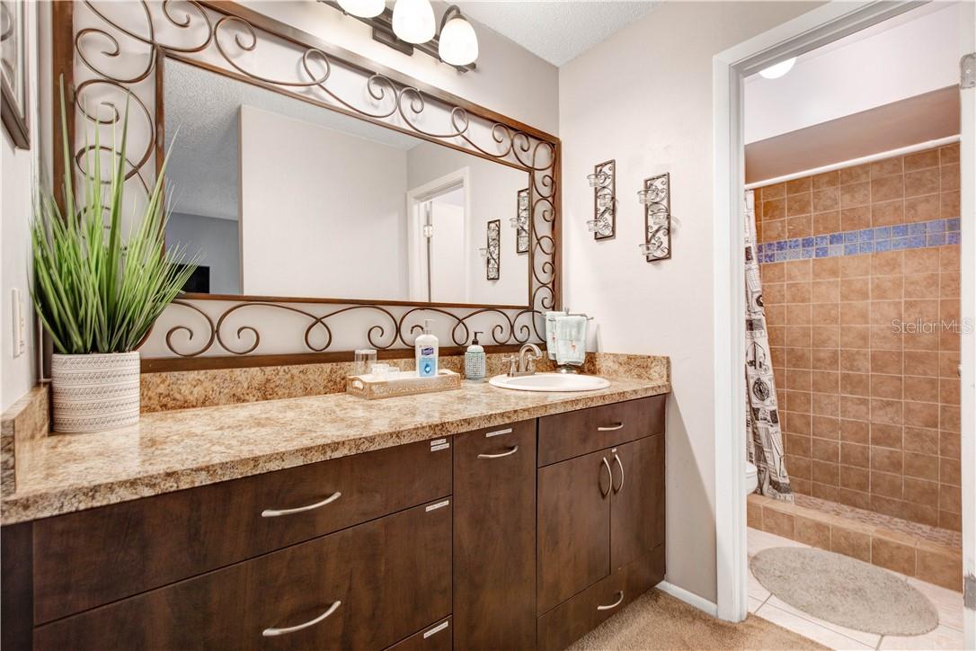 FLORIDA CENTER WINDHOVER RESIDENCE - Residential Income