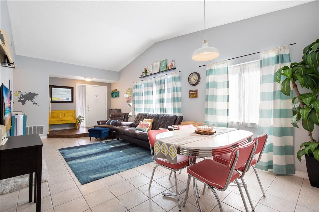 FLORIDA CENTER WINDHOVER RESIDENCE - Residential Income
