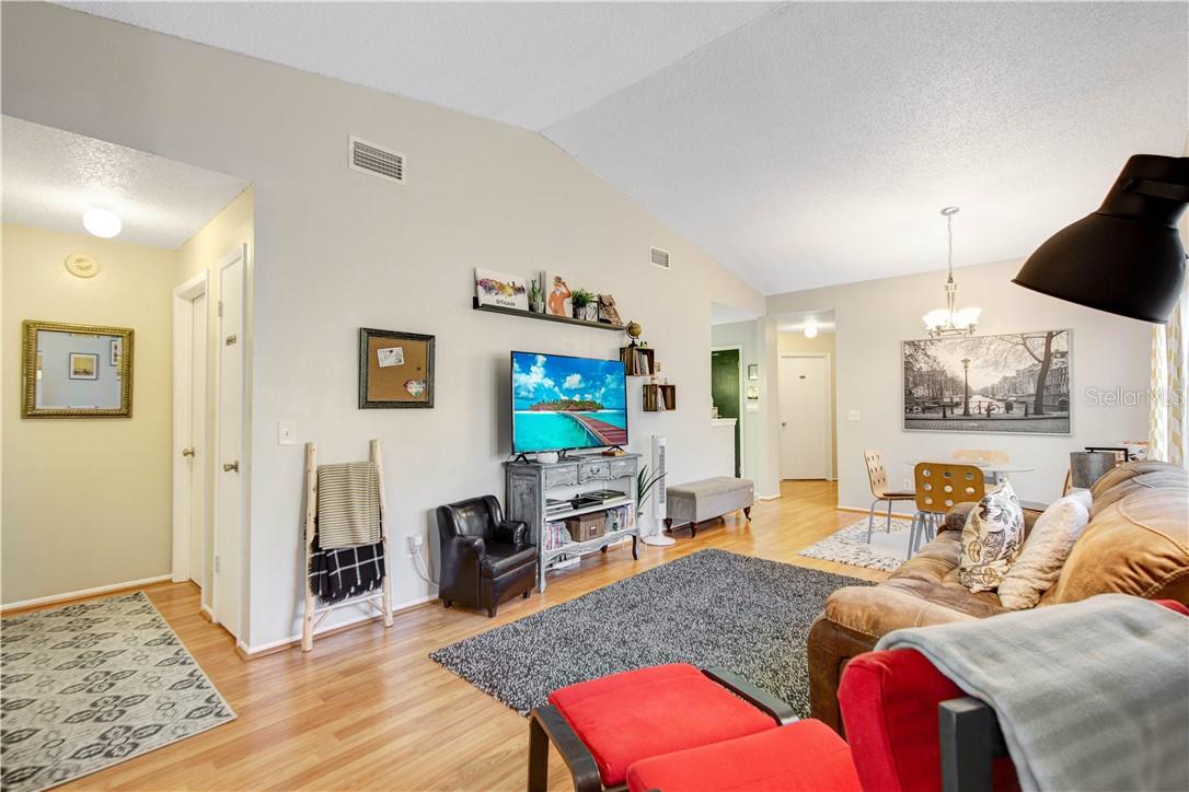 FLORIDA CENTER WINDHOVER RESIDENCE - Residential Income