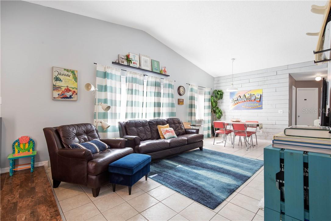 FLORIDA CENTER WINDHOVER RESIDENCE - Residential Income