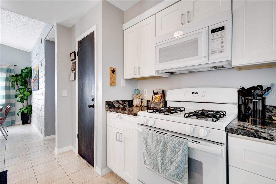 FLORIDA CENTER WINDHOVER RESIDENCE - Residential Income