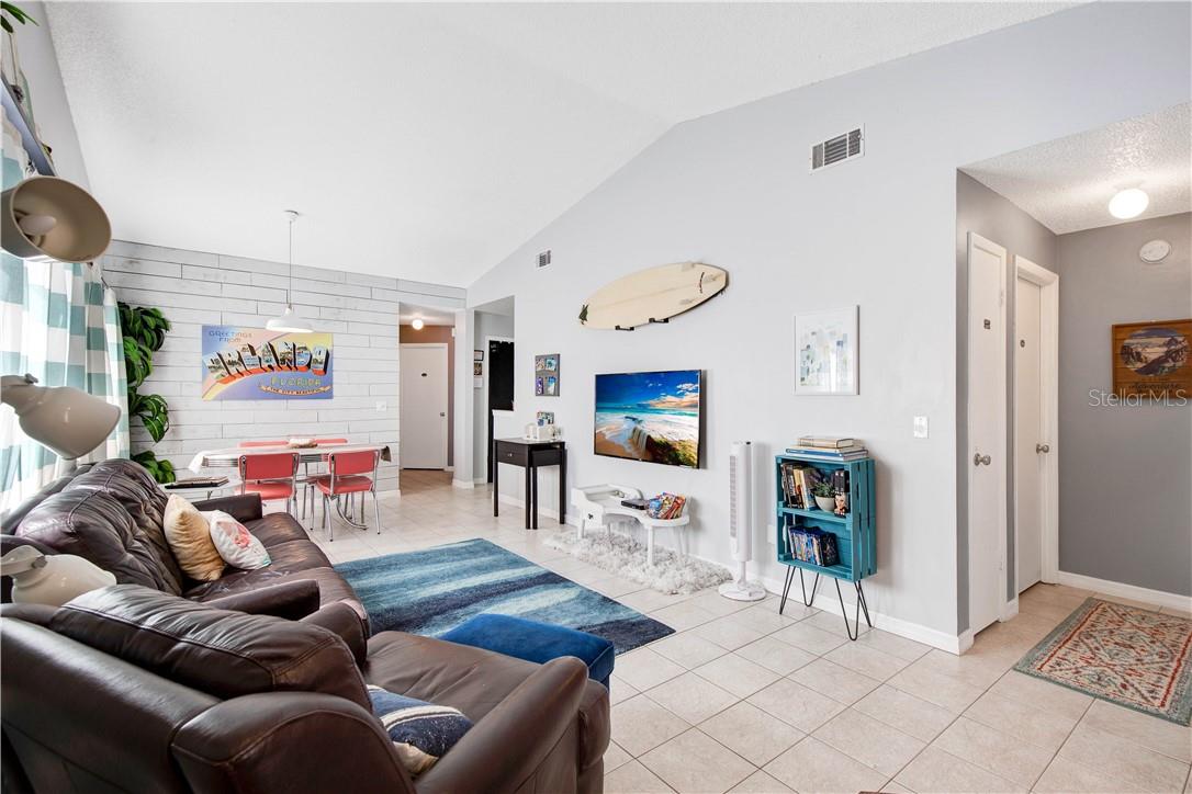 FLORIDA CENTER WINDHOVER RESIDENCE - Residential Income