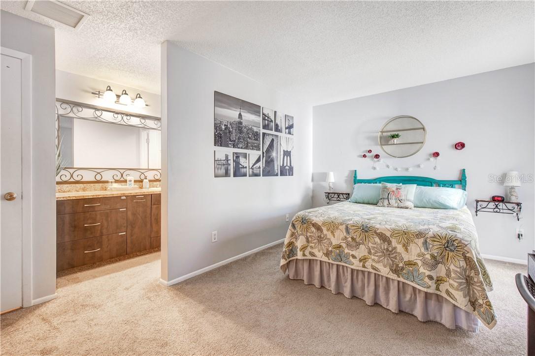 FLORIDA CENTER WINDHOVER RESIDENCE - Residential Income