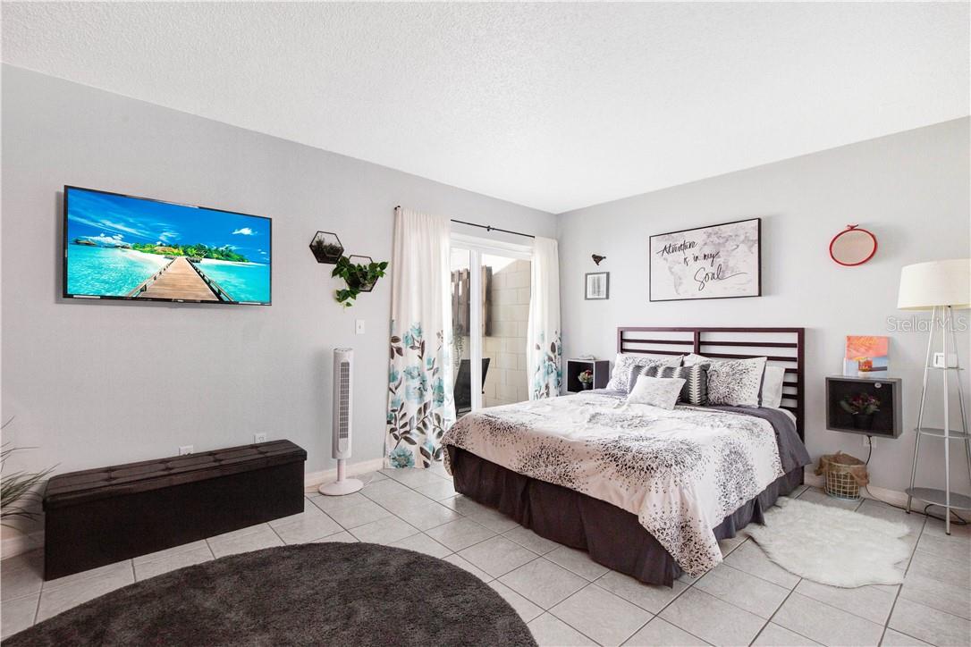 FLORIDA CENTER WINDHOVER RESIDENCE - Residential Income