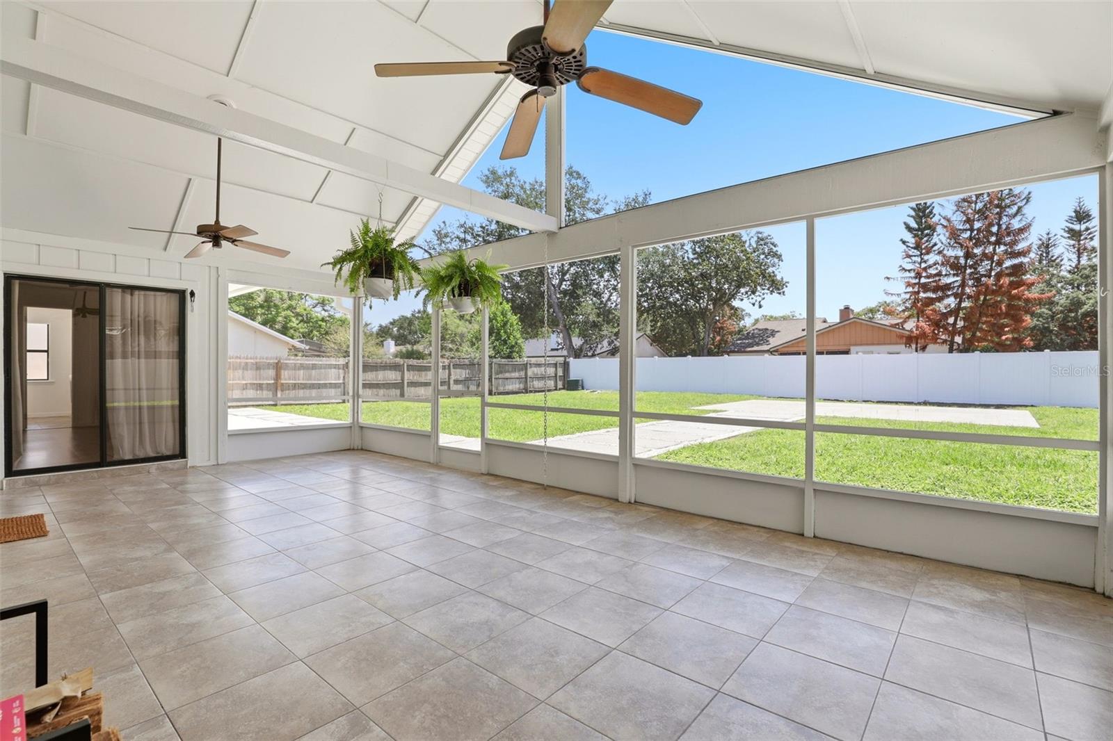 WINDERLAKES - Residential