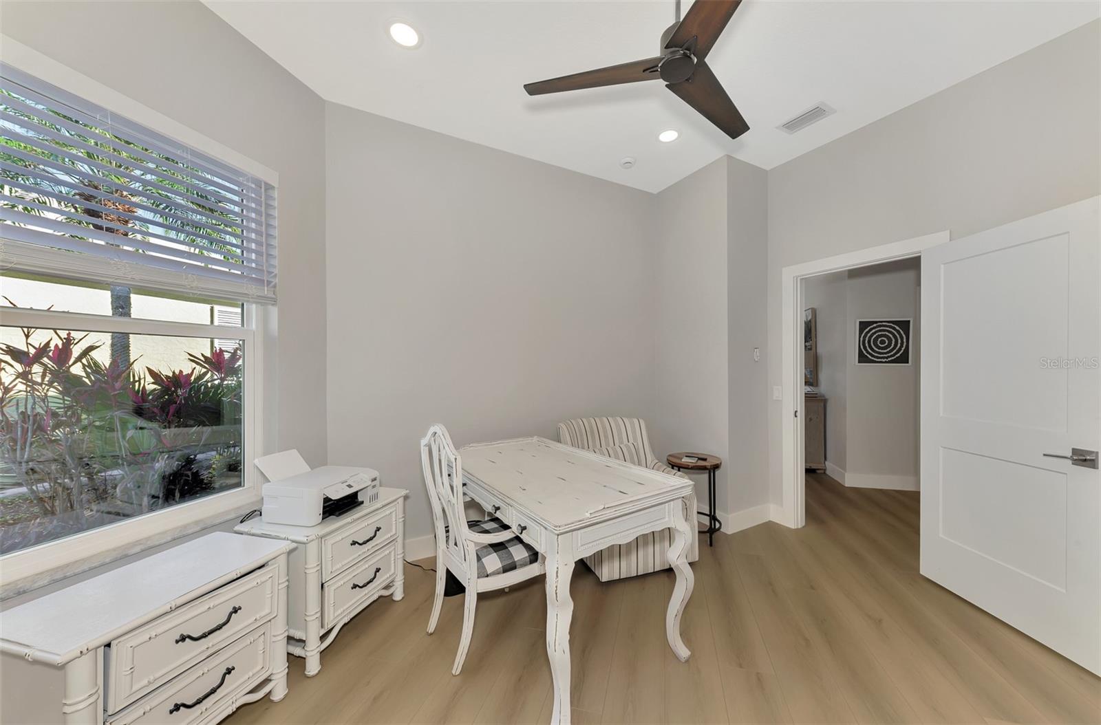 VENICE GOLF & COUNTRY CLUB UNIT 2-B - Residential Lease