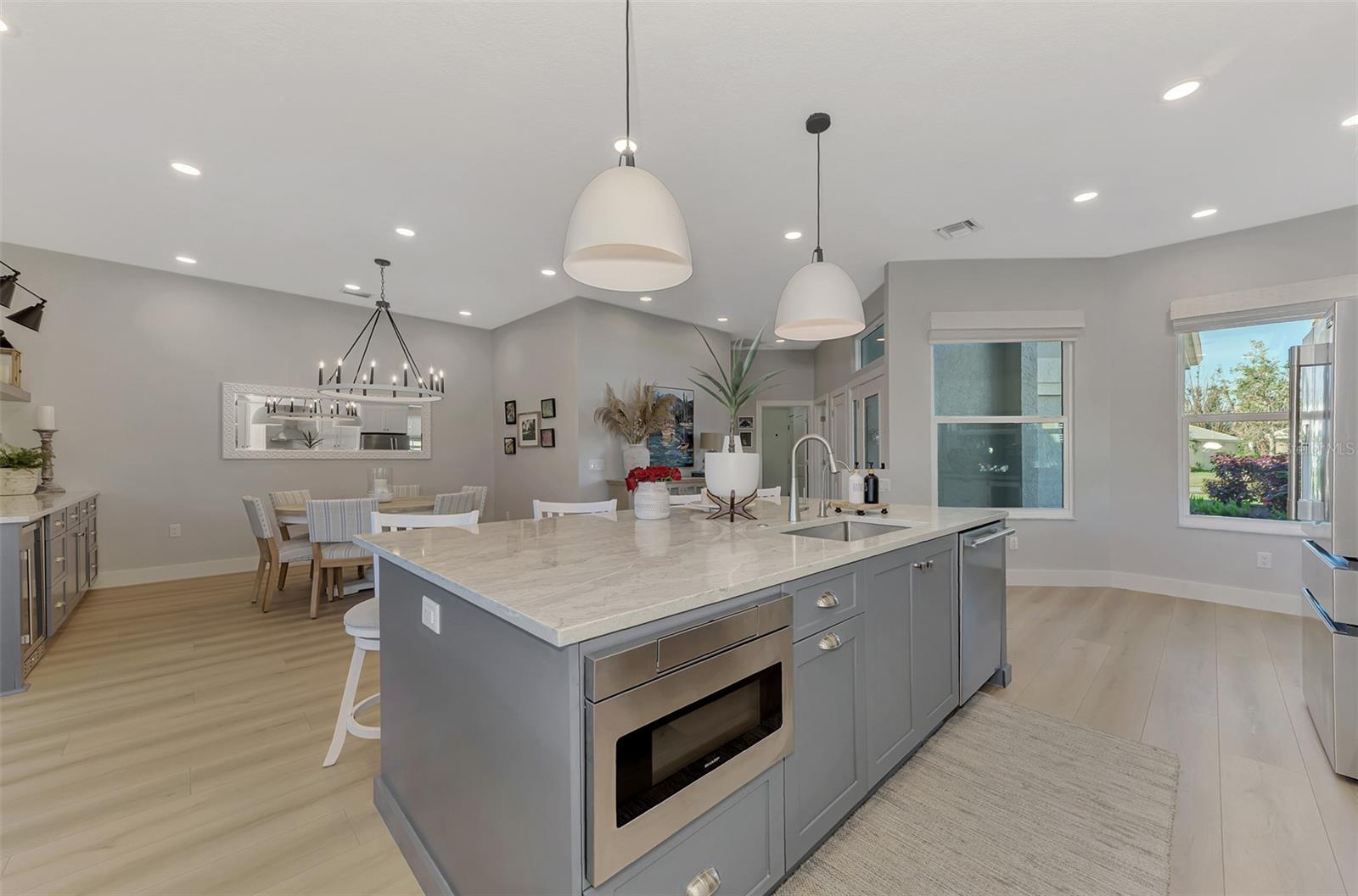 VENICE GOLF & COUNTRY CLUB UNIT 2-B - Residential Lease