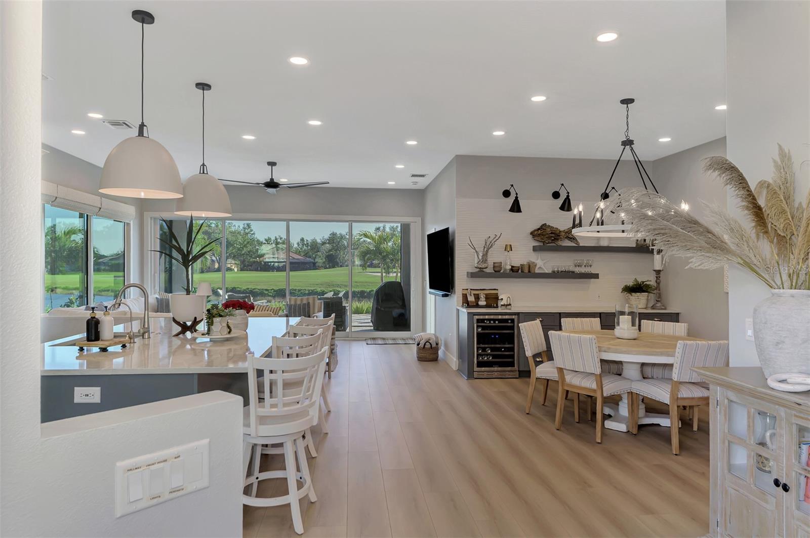 VENICE GOLF & COUNTRY CLUB UNIT 2-B - Residential Lease