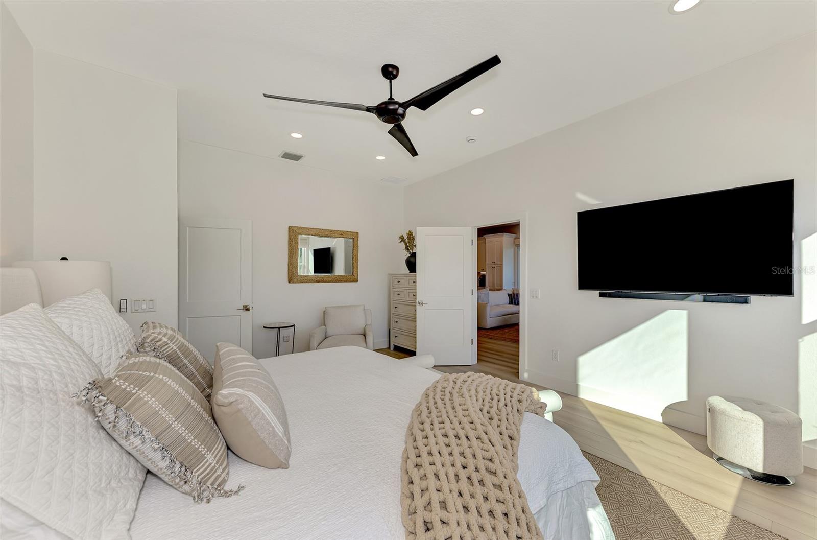 VENICE GOLF & COUNTRY CLUB UNIT 2-B - Residential Lease