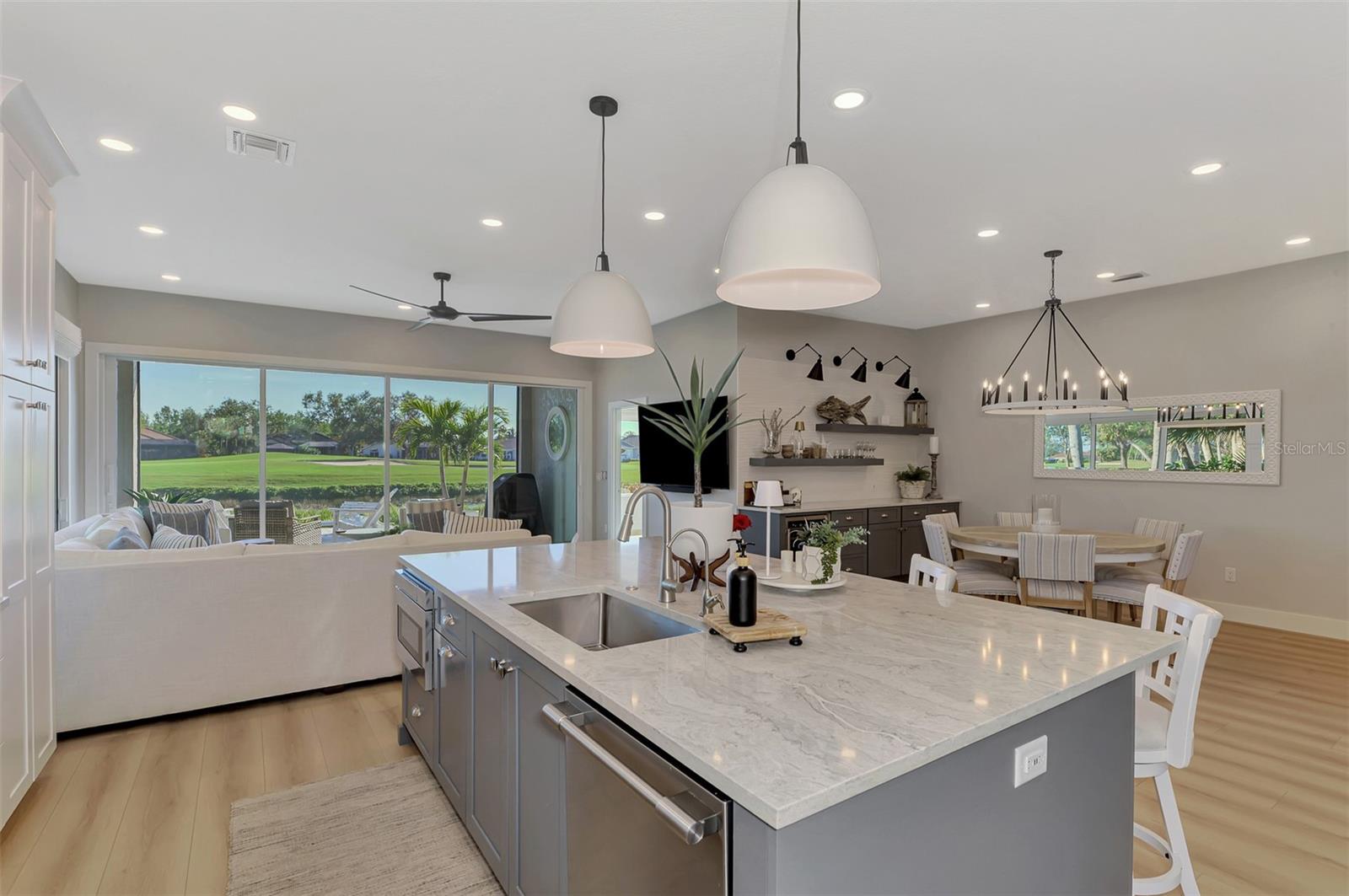 VENICE GOLF & COUNTRY CLUB UNIT 2-B - Residential Lease