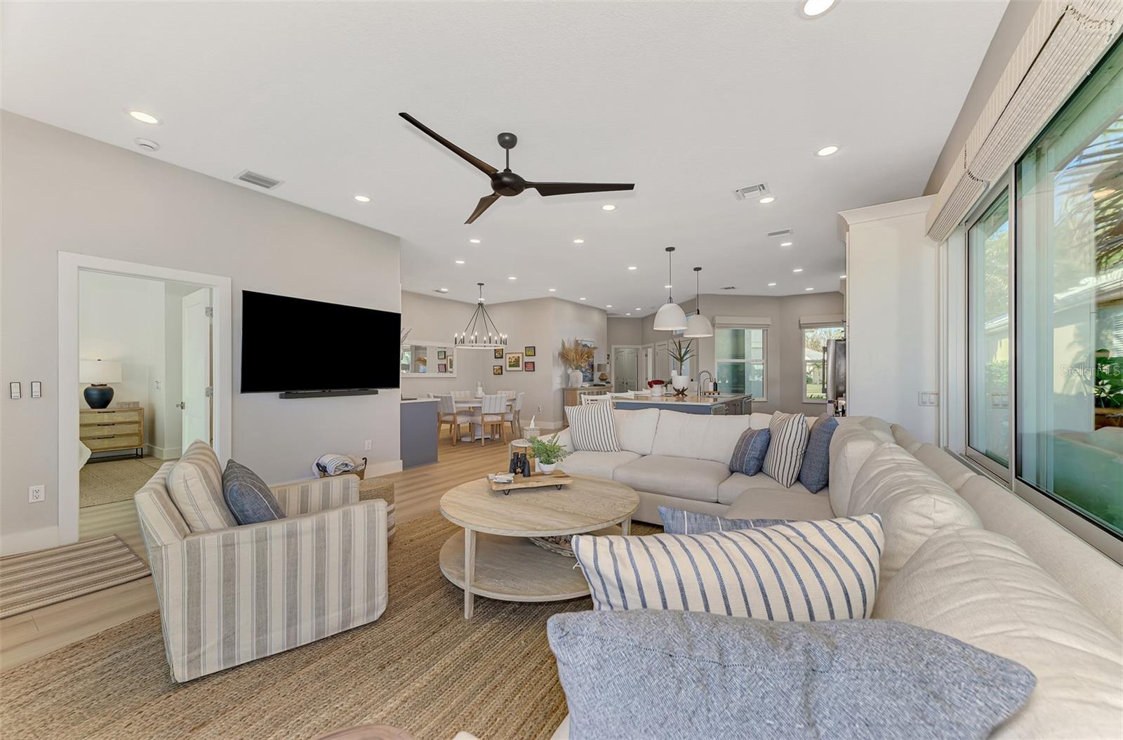 VENICE GOLF & COUNTRY CLUB UNIT 2-B - Residential Lease